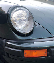 Load image into Gallery viewer, Bosch 4487 flat fluted lens on car headlight, clear and amber design.
